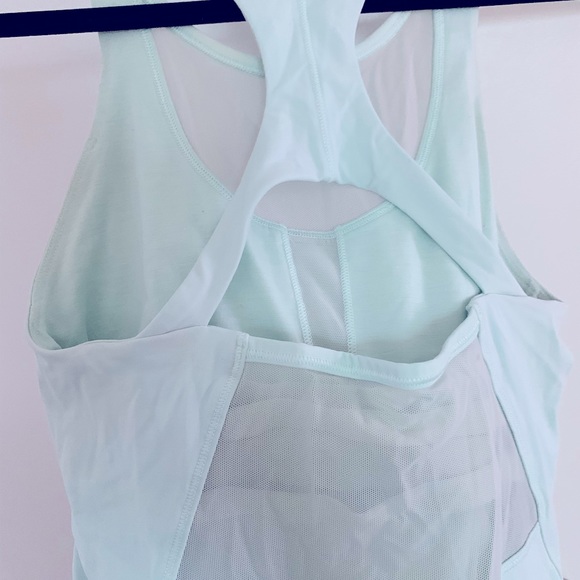 Lululemon work out top with built in support - Picture 2 of 2